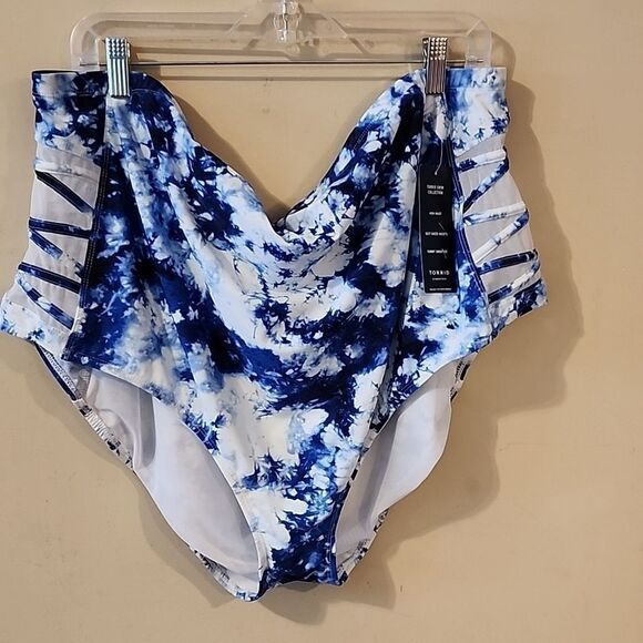 Torrid swim 🏊♂️ bottom Size 6 - Picture 3 of 4